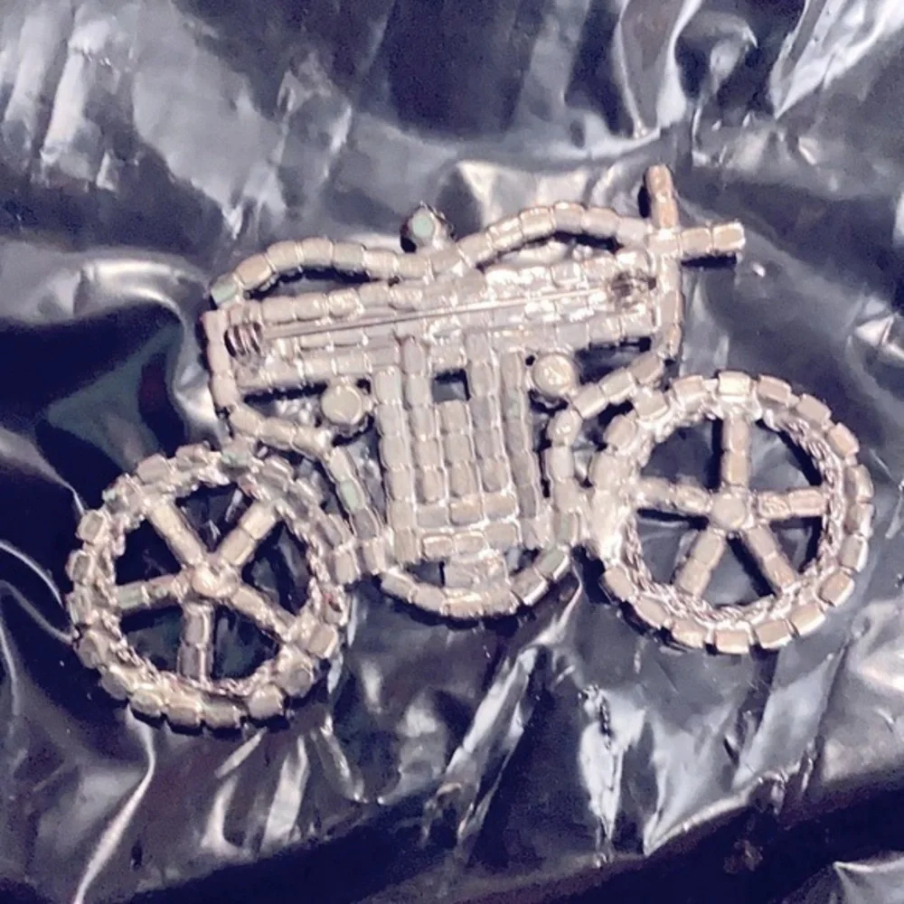 Vintage Brooch Cinderella carriage brooch black and silver brooch